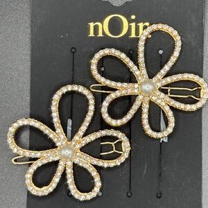 🚨3 for $15🚨 NOIR JEWELRY - Flower Hair Clips in Gold Tone with Rhinestones